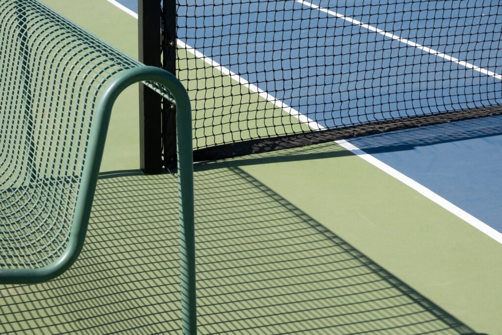 what is the best weight for a pickleball paddle
